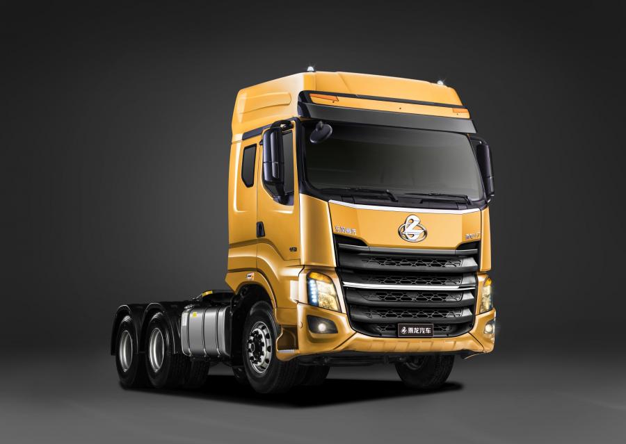  DongFeng Liuzhou Chenglon H7 6x2 Tractor 2015 года  (фото 1 из 2)